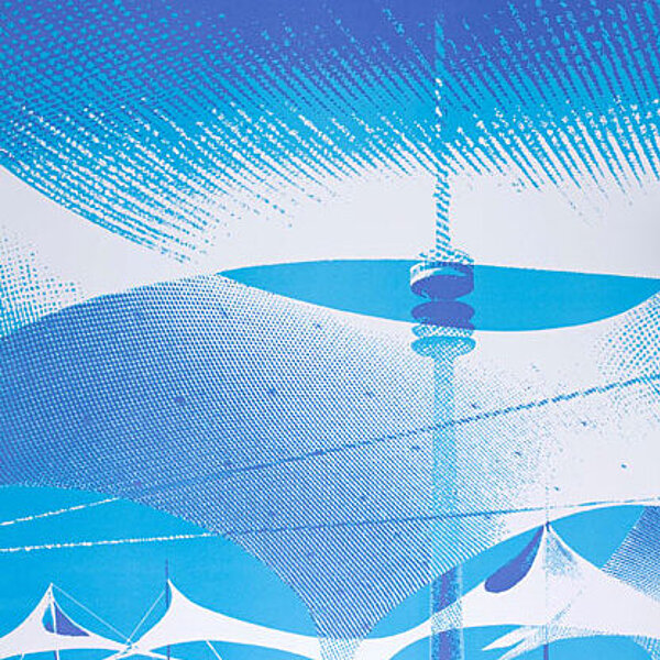 Plakat in Blautönen in unterschiedlichen abstrakten Formen, stilisierter Fernsehturm erkennbar, Aufschrift „München 1972, 26.08.-10.9.“ sowie olympische Ringe.
